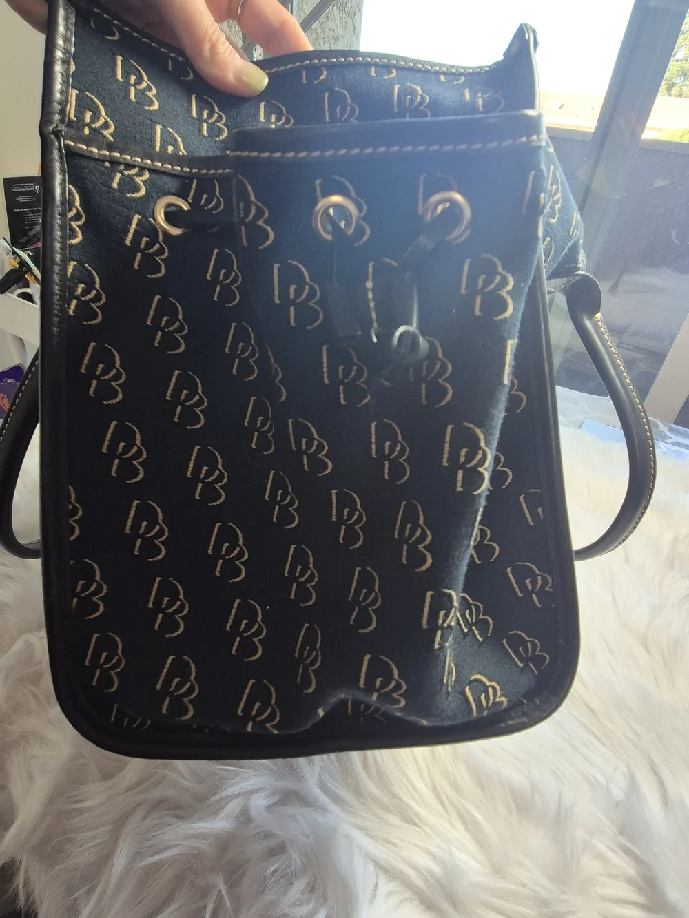 Dooney & Bourke classic black